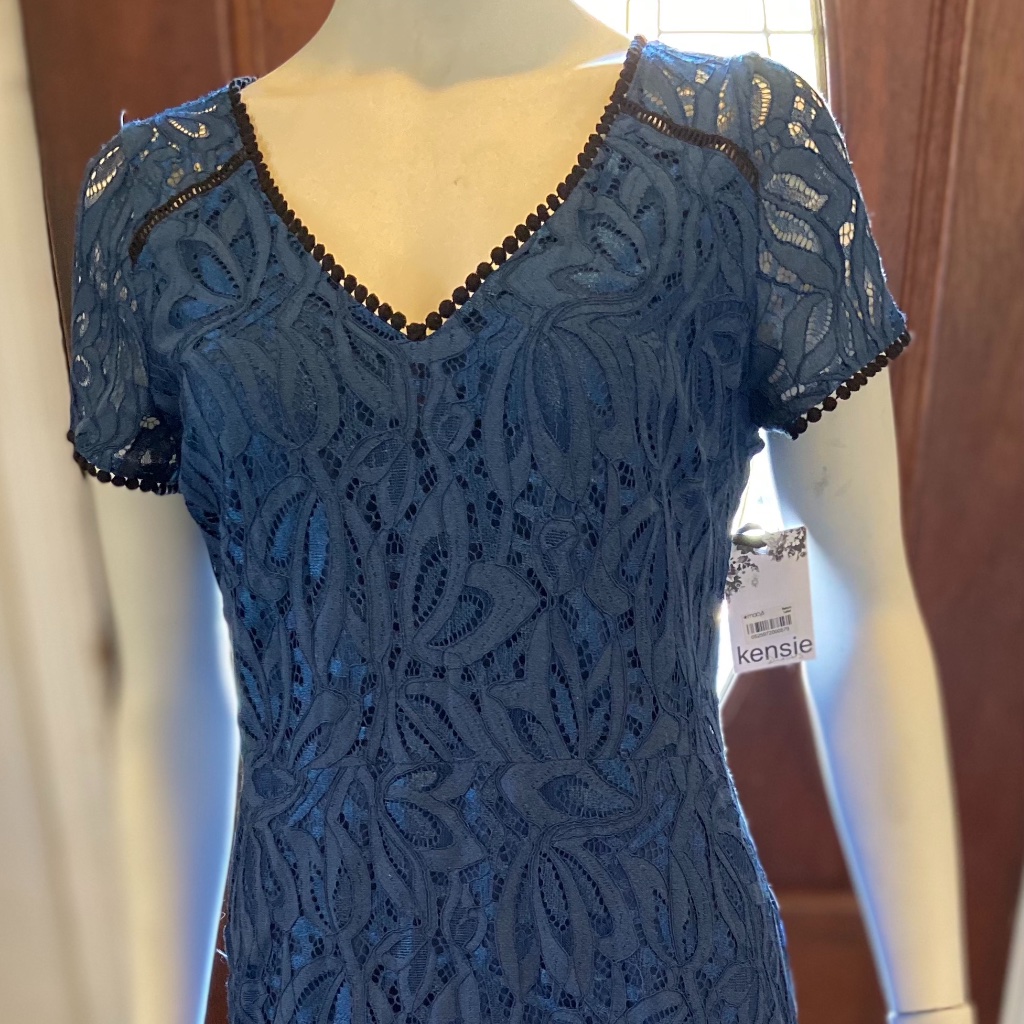 Kensie Short Sleeve Vneck Below The Knee Dress B
